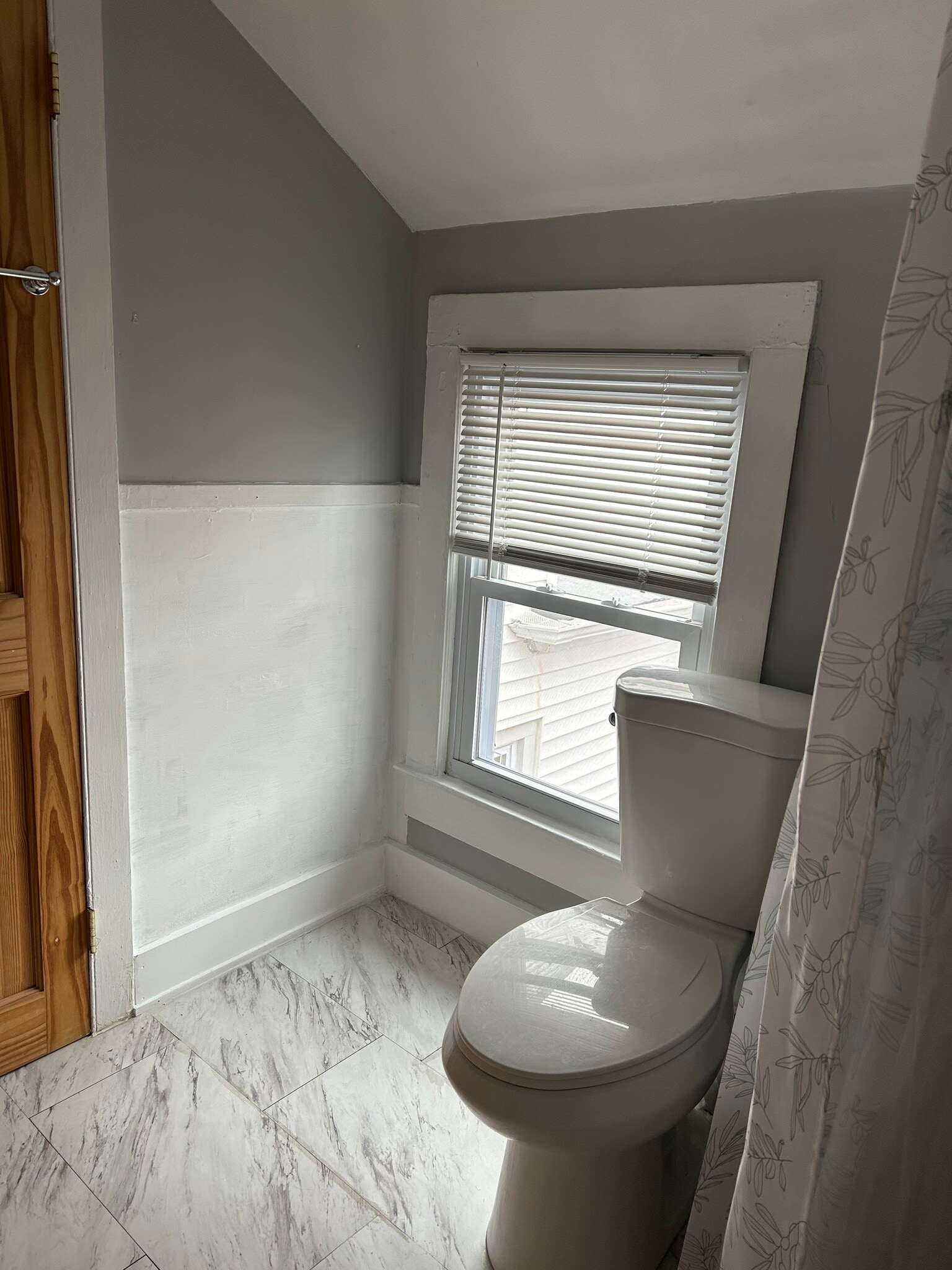 Bathroom - 19 Warwick St