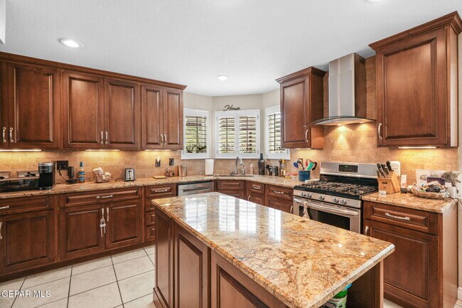 Building Photo - 6052 Bandolero Dr