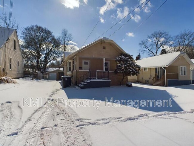 Primary Photo - 1260 Hazelwood Ave