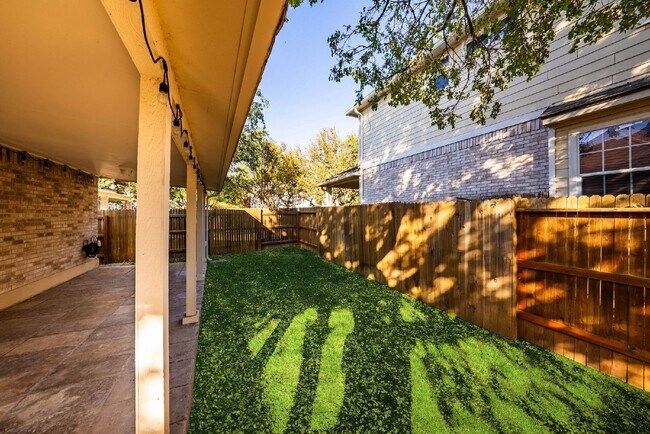 Building Photo - Gated Community - Resort Amenities