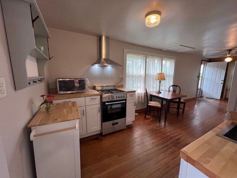 Building Photo - 7 Pohndorf Dr