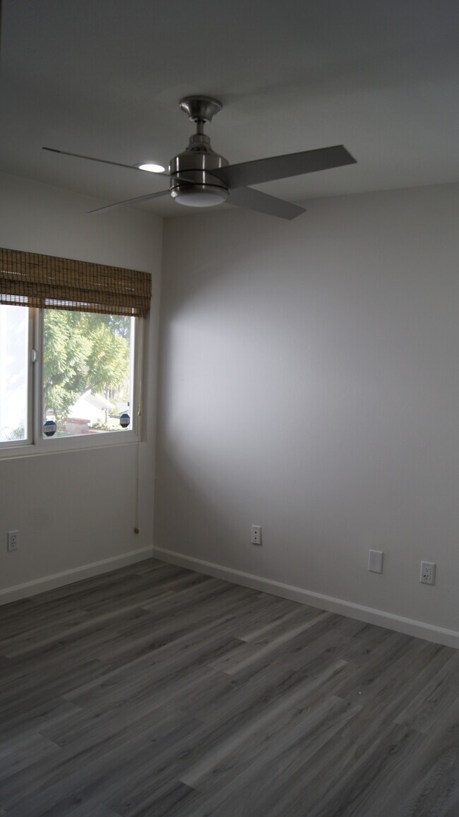 Building Photo - 27403 Garza Dr