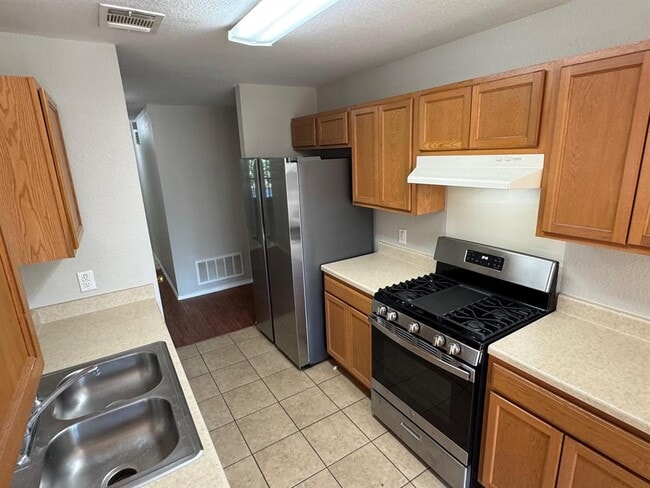 Building Photo - 423 Paddington Dr