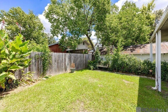 Building Photo - 219 Westmoreland Dr