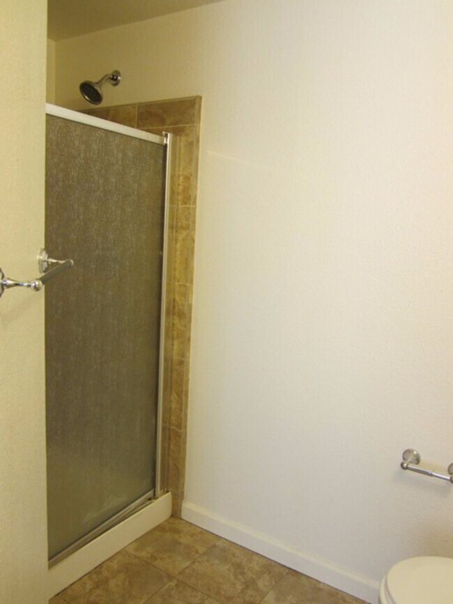 Building Photo - 2 bedroom 2 bathroom in Concord