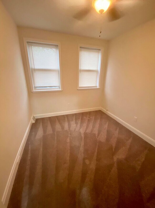 Building Photo - Beautifully Maintained 2br Hampden Townhom...
