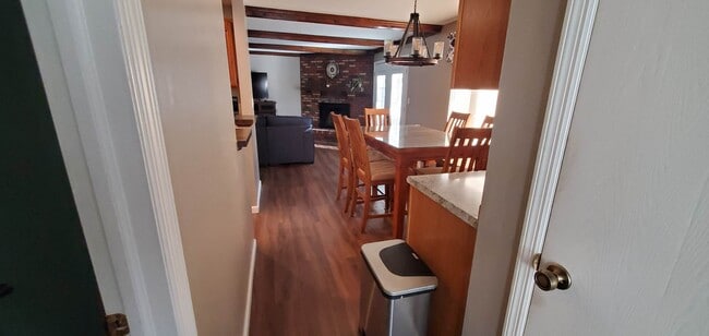 Building Photo - 2032 Meadowside Ln