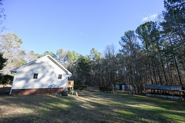 Building Photo - Stunning 3BR / 3BA Home on 2.48 Acres – Hillsborough, NC