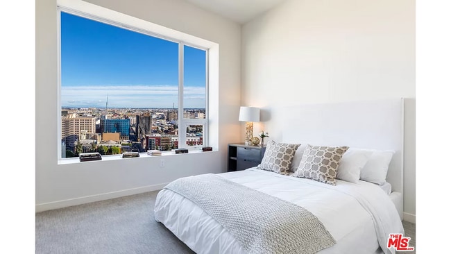 Building Photo - 1050 S Grand Ave