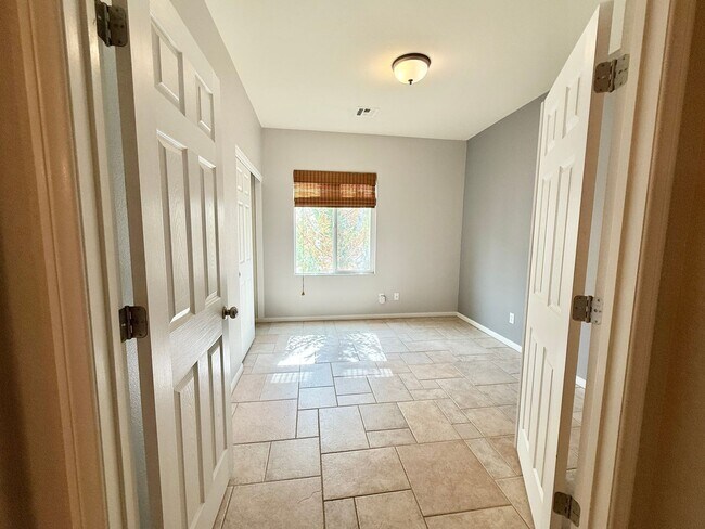 Building Photo - MOVE IN SPECIAL! FIRST TWO WEEKS RENT FREE...