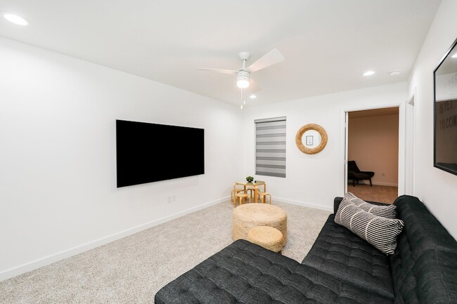 Building Photo - 305 Deer Path Lp