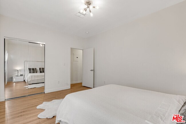 Building Photo - 6212 Santa Monica Blvd