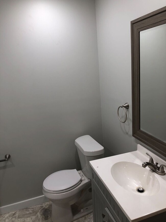 Building Photo - 3 bedroom, 1.5 bath house