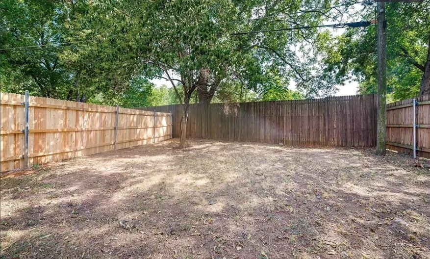 Building Photo - 202 Burton Dr