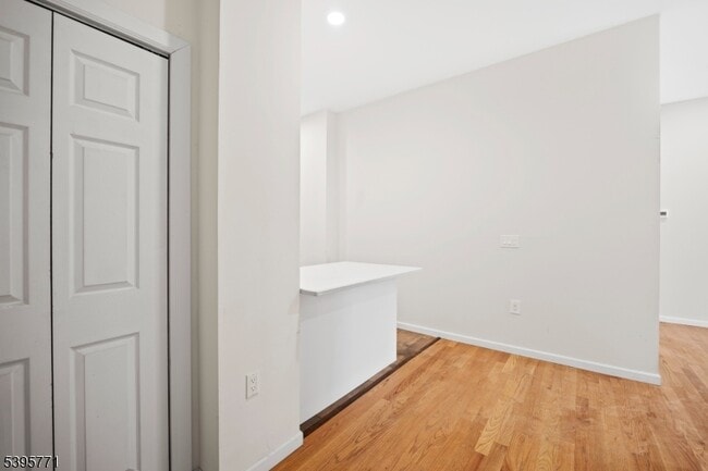 Building Photo - 176 Union Ave