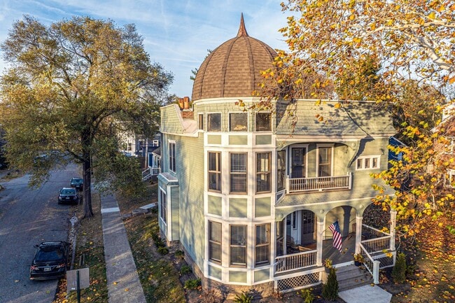 Building Photo - 398 W 5th Ave