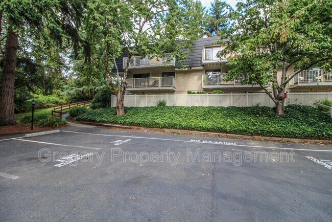 Building Photo - 9900 NE 124th St