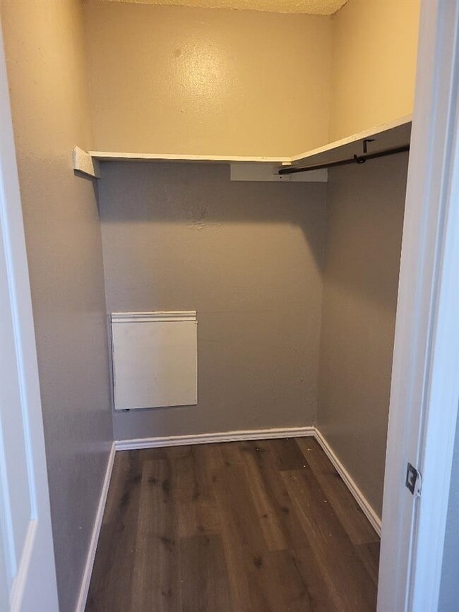 Building Photo - 2110 NW Lindy Ave