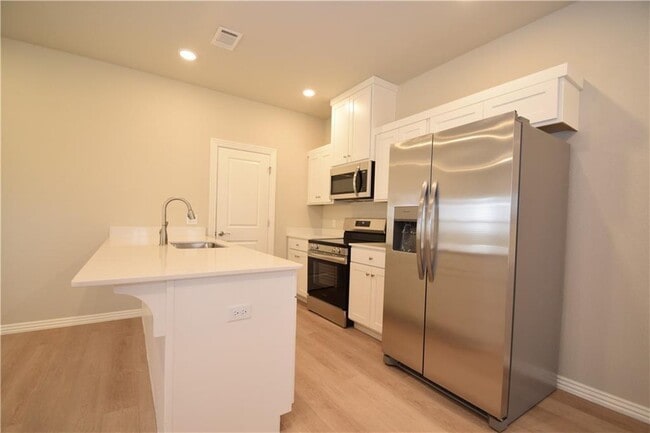 Building Photo - 1604 SW Poigai Wy