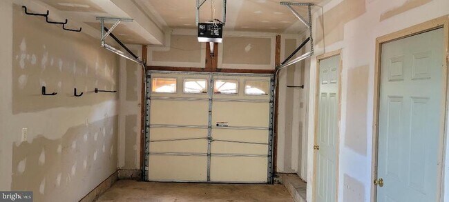 Building Photo - 20401 Trails End Terrace