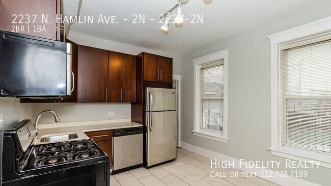 Building Photo - 2237 N Hamlin Ave