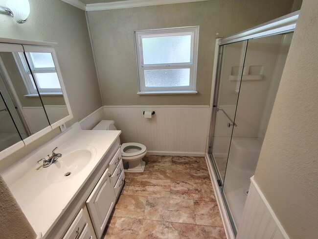 Building Photo - 1538 Maplewood Dr