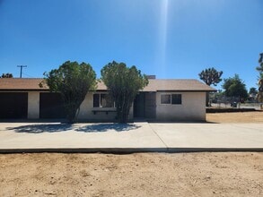 Building Photo - Dumosa Duplex