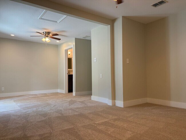 Building Photo - Refreshed North St Pete 4 Bedroom Home