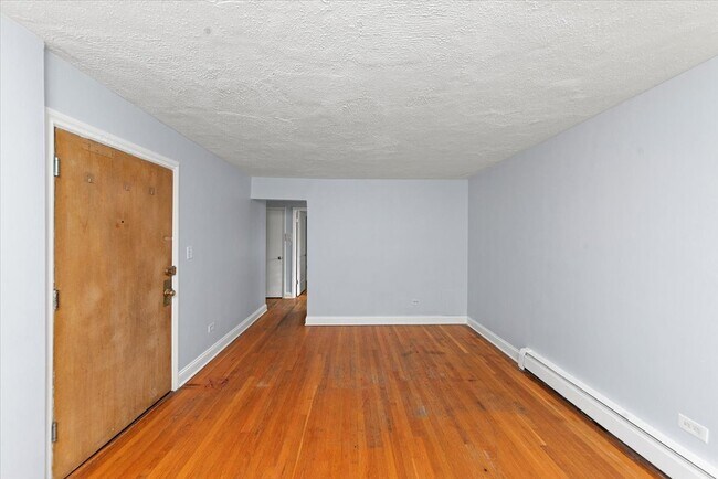 Building Photo - 335 Custer Ave