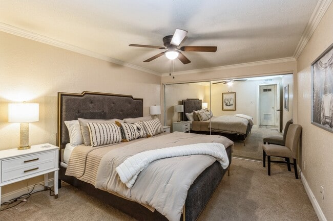 Building Photo - 1111 W 46th St