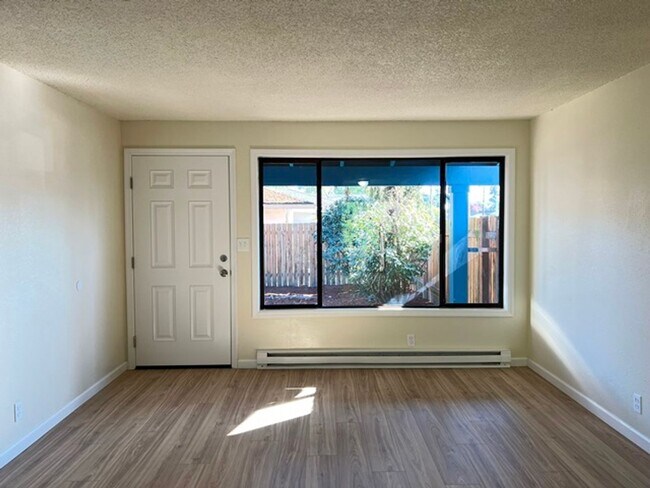 Building Photo - 2Bd/1Ba Single Story Apartment Unit - Move...