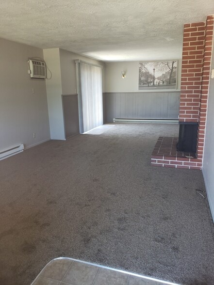 Building Photo - 4012 Carson Dr SE