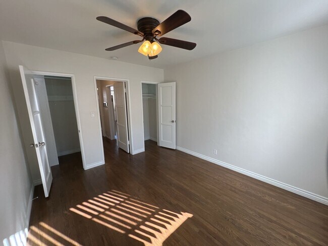 Building Photo - 354