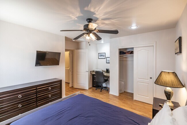 Building Photo - 800 Sherwood Dr