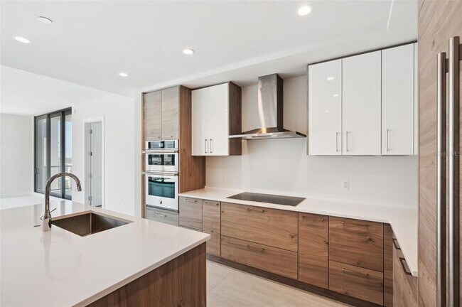 Building Photo - 301 1st St S