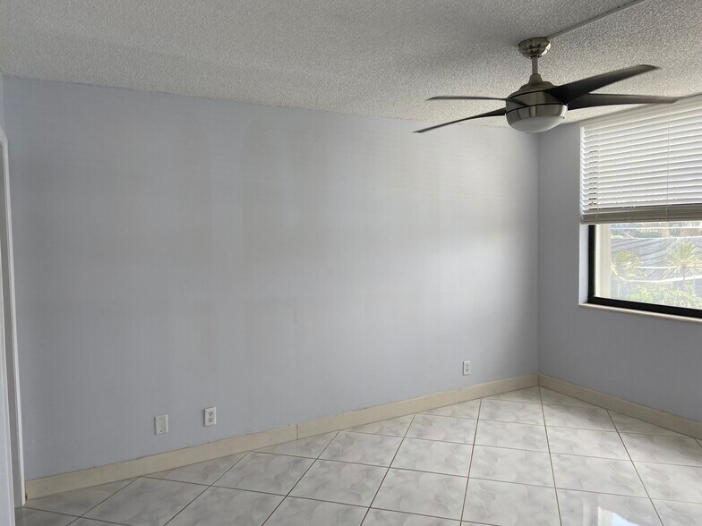 Building Photo - 801 N Ocean Blvd