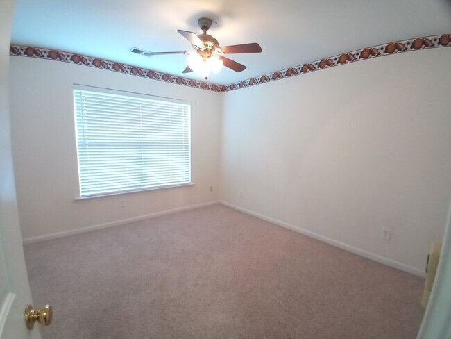 Building Photo - 565 Batty Way
