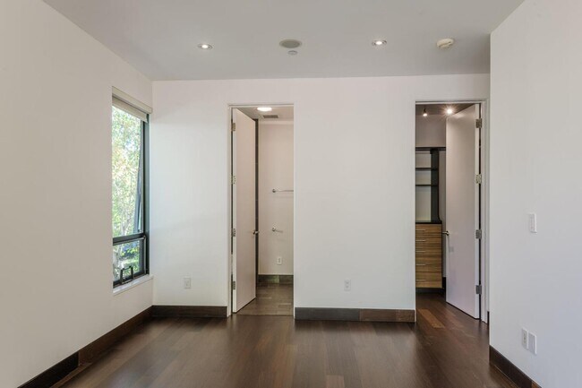 Building Photo - 2510 Skyfarm Dr