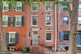 Building Photo - 320 S Iseminger St