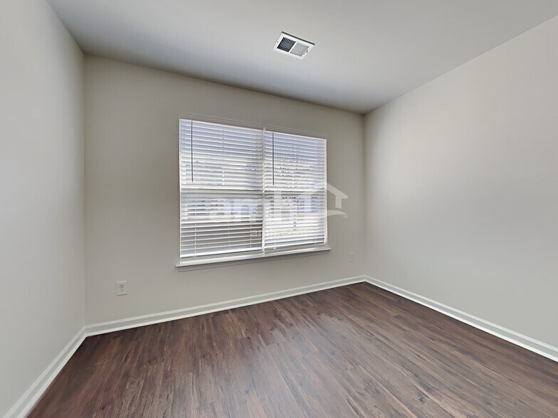 Building Photo - 129 Charlesfort Way