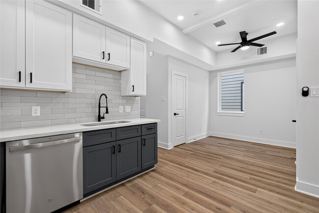 Building Photo - 4822 Creekmont Dr