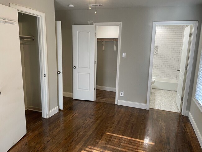 Building Photo - 613 S Andrews Ave