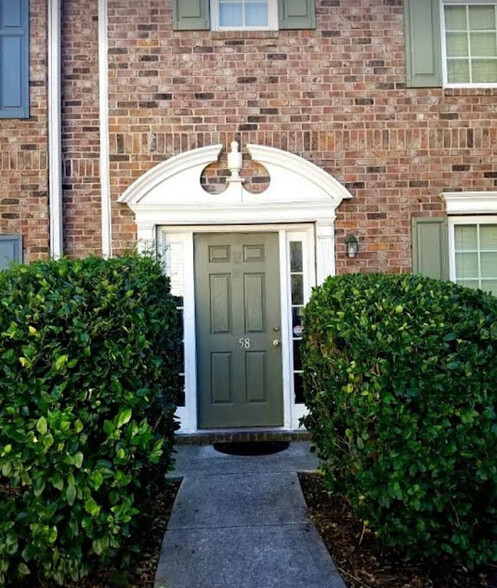 Primary Photo - 2858 Parkway Close