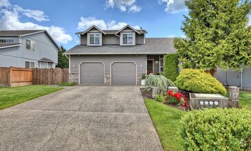 Building Photo - Beautiful Designer 3 bedroom home in Quiet...