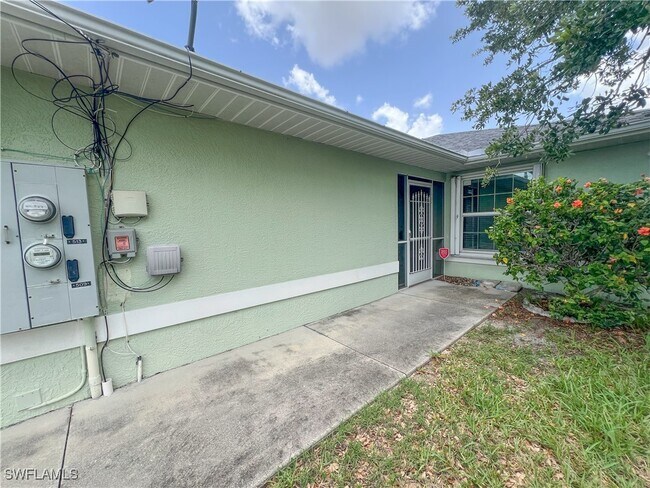 Building Photo - 513 SW 3rd Ct