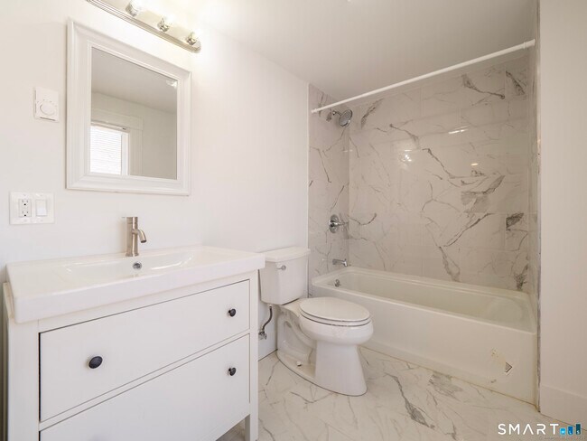 Building Photo - 523 Danbury Rd