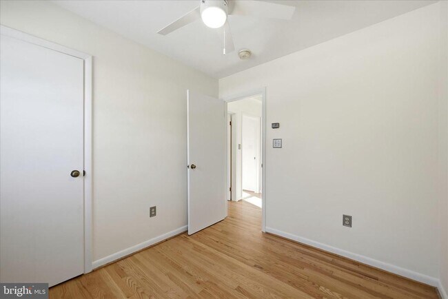 Building Photo - 311 S Buckmarsh St