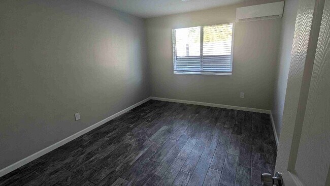 Building Photo - 3438 E Monte Vista Dr