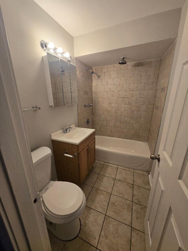 Building Photo - 570 Princeton St