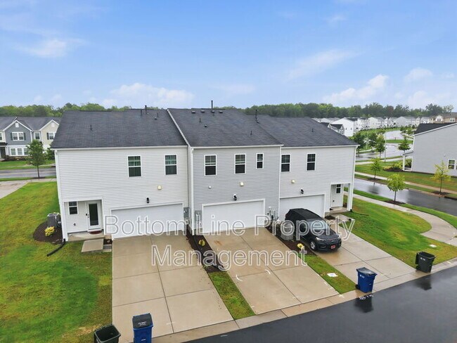 Building Photo - 2312 Kasota Ln